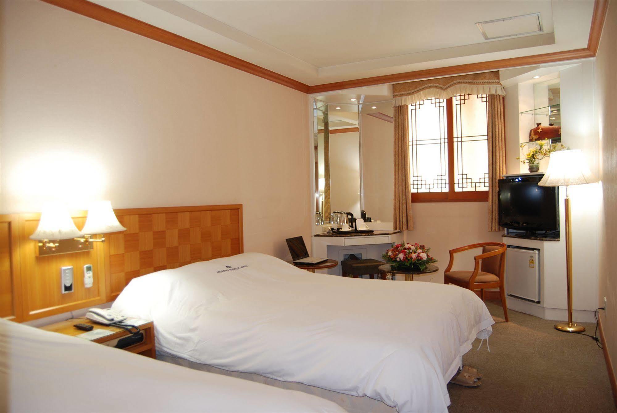 Arirang Tourist Hotel Changwon Eksteriør bilde